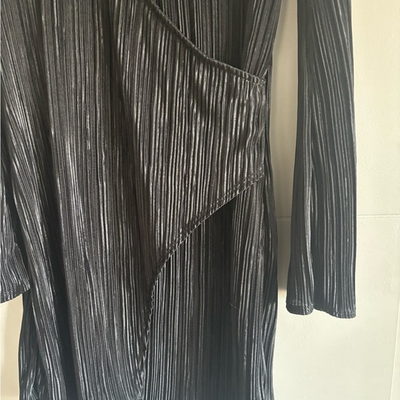 Fashion Nova Black with gold accents piece Ribbed Long Sleeve Sheath Dress - Picture 3 of 5